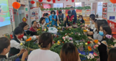 【市城市燃熱集團(tuán)富泰熱力】事務(wù)管理中心黨支部與聯(lián)建社區(qū)、企業(yè)舉辦“端午插花包粽”活動